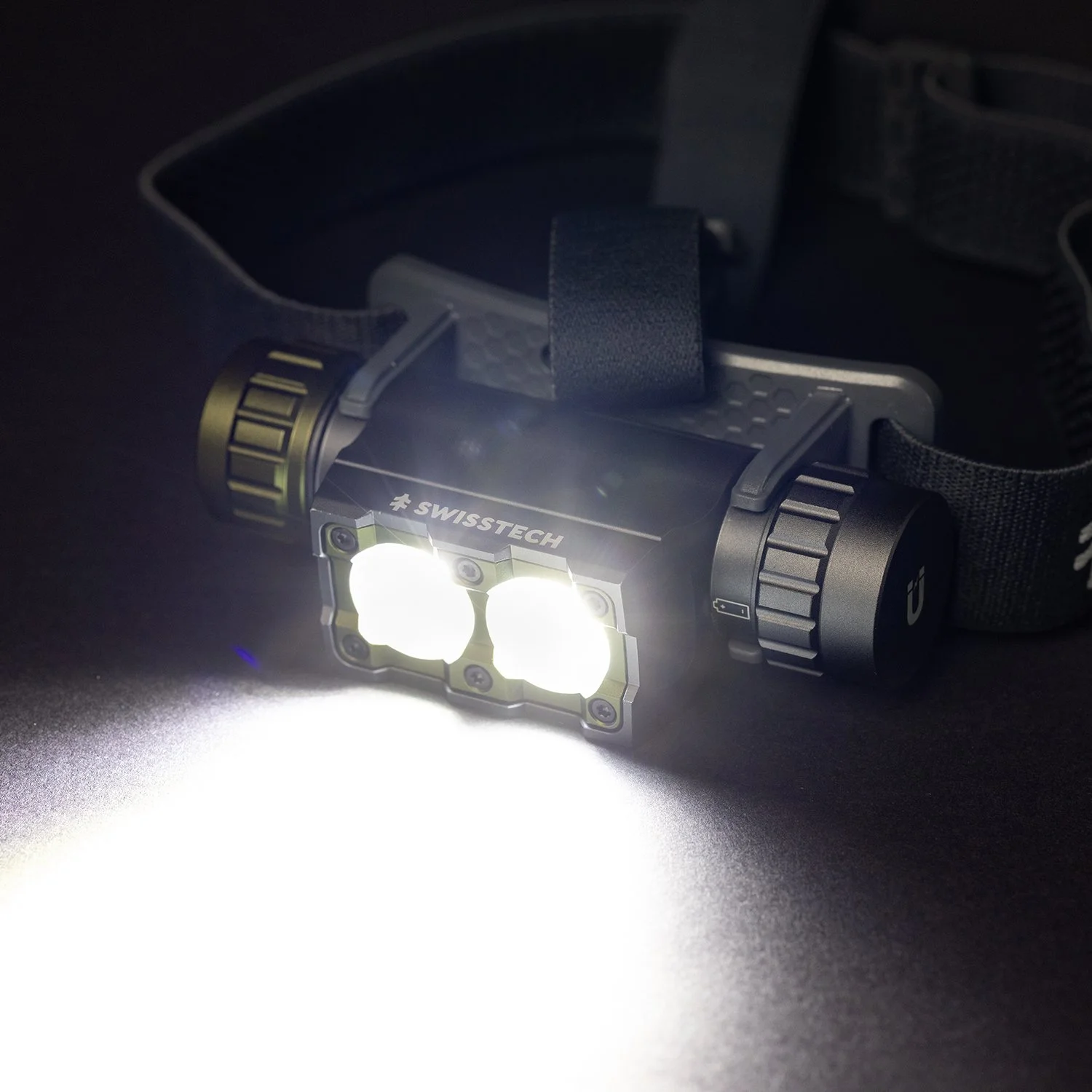 Hystericタッチライト Swiss Tech Taktisch 25 Tactical Flashlight – 1500 Lumens — Swiss Tech